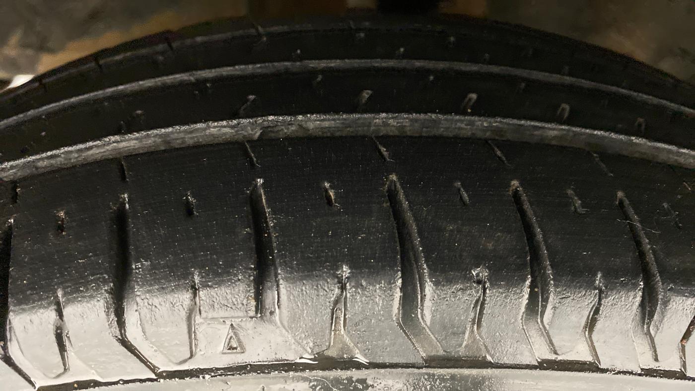 2010 Hyundai i10 SPORTZ 1.2, Petrol, Manual, 63,128 km, Left Front Tyre Tread