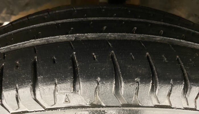 2010 Hyundai i10 SPORTZ 1.2, Petrol, Manual, 63,128 km, Left Front Tyre Tread