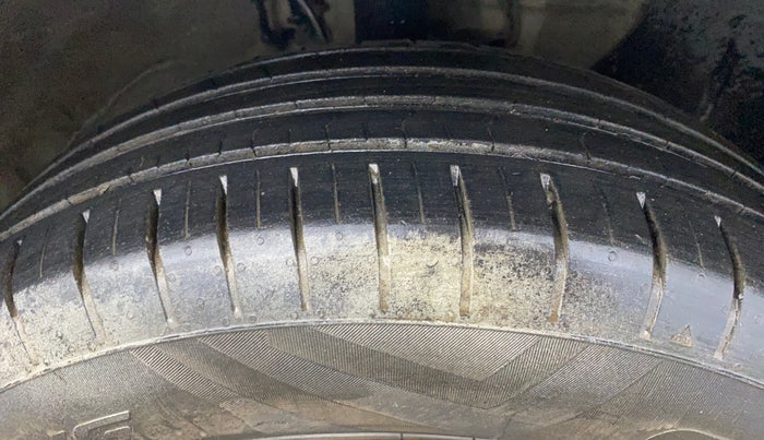 2017 Hyundai Elite i20 SPORTZ 1.2, Petrol, Manual, 87,492 km, Right Front Tyre Tread