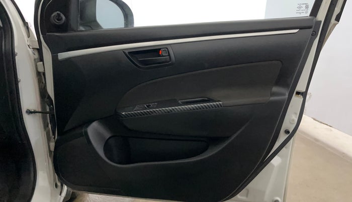 2015 Maruti Swift LXI, CNG, Manual, 77,961 km, Driver Side Door Panels Control