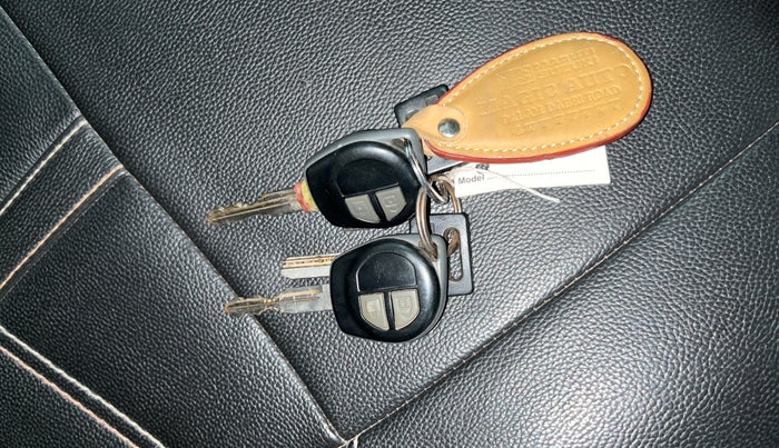 2015 Maruti Swift LXI, CNG, Manual, 77,961 km, Key Close Up