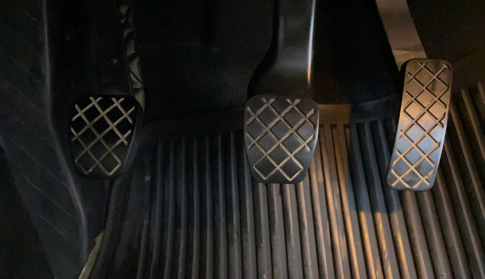 2019 Skoda Superb STYLE 1.8 TSI MT, Petrol, Manual, 50,278 km, Pedals