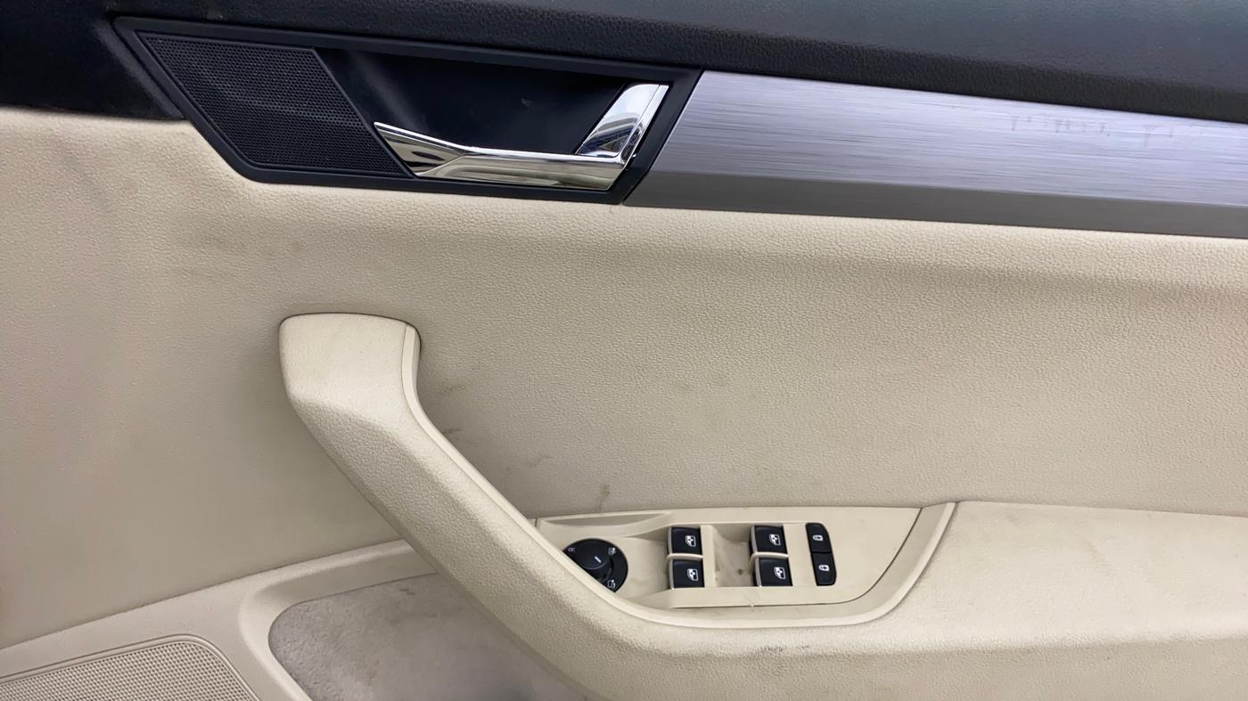 2019 Skoda Superb STYLE 1.8 TSI MT, Petrol, Manual, 50,278 km, Driver Side Door Panels Control