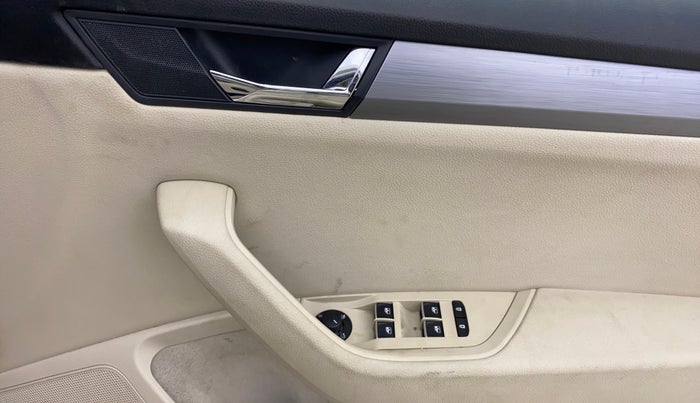 2019 Skoda Superb STYLE 1.8 TSI MT, Petrol, Manual, 50,278 km, Driver Side Door Panels Control