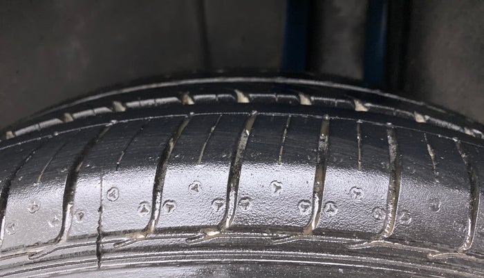 2021 Maruti Ciaz ZETA 1.5 SHVS MT PETROL, Petrol, Manual, 9,849 km, Left Rear Tyre Tread