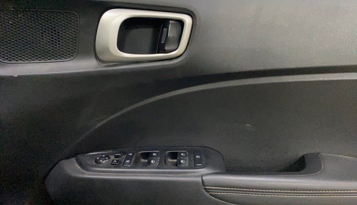 2020 Hyundai VENUE SX (O) 1.5 CRDI, Diesel, Manual, 88,879 km, Driver Side Door Panels Control