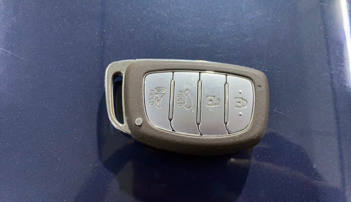 2020 Hyundai VENUE SX (O) 1.5 CRDI, Diesel, Manual, 88,879 km, Key Close Up