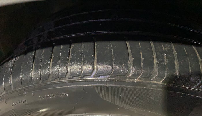 2020 Hyundai VENUE SX (O) 1.5 CRDI, Diesel, Manual, 88,879 km, Left Front Tyre Tread