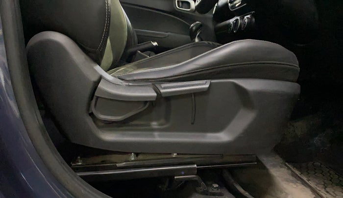 2020 Hyundai VENUE SX (O) 1.5 CRDI, Diesel, Manual, 88,879 km, Driver Side Adjustment Panel