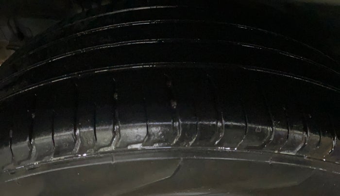 2020 Hyundai VENUE SX (O) 1.5 CRDI, Diesel, Manual, 88,879 km, Right Rear Tyre Tread