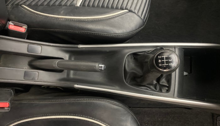 2016 Maruti Baleno DELTA PETROL 1.2, Petrol, Manual, 40,400 km, Gear Lever