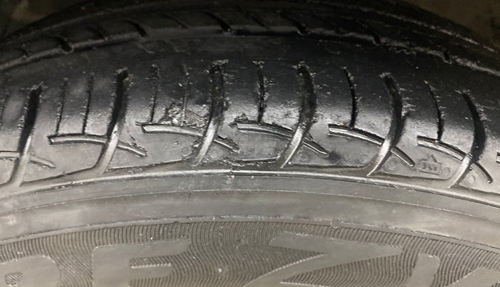 2016 Maruti Baleno DELTA PETROL 1.2, Petrol, Manual, 40,400 km, Left Front Tyre Tread