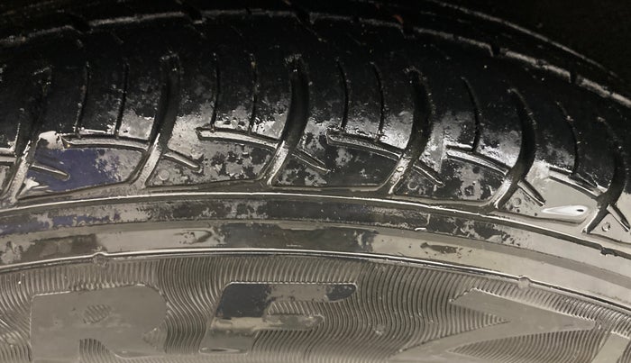 2016 Maruti Baleno DELTA PETROL 1.2, Petrol, Manual, 40,400 km, Right Rear Tyre Tread