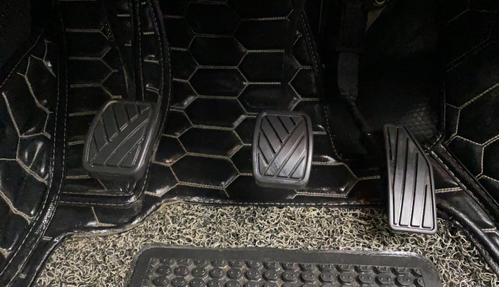 2023 Toyota Glanza G E-CNG, CNG, Manual, 30,783 km, Pedals