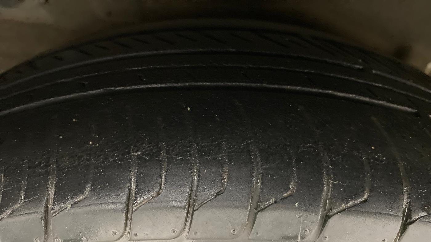 2014 Hyundai Verna FLUIDIC 1.6 EX CRDI, Diesel, Manual, 73,018 km, Right Rear Tyre Tread