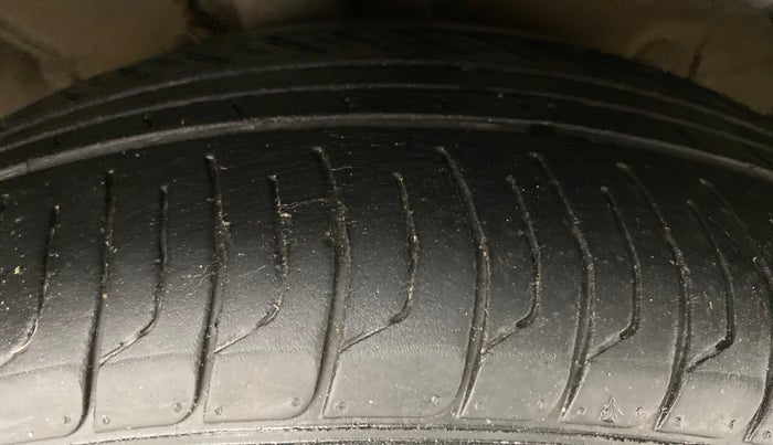 2014 Hyundai Verna FLUIDIC 1.6 EX CRDI, Diesel, Manual, 73,018 km, Right Front Tyre Tread
