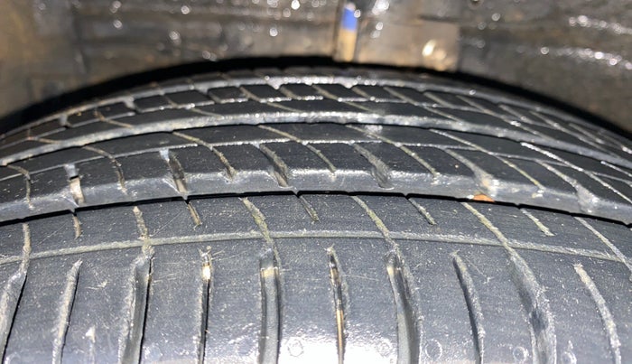 2020 Maruti Ciaz DELTA 1.5 SHVS MT PETROL, Petrol, Manual, 8,014 km, Left Front Tyre Tread