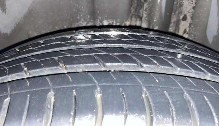 2020 Maruti Ciaz DELTA 1.5 SHVS MT PETROL, Petrol, Manual, 8,014 km, Left Rear Tyre Tread
