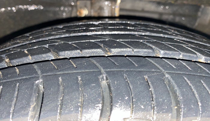 2020 Maruti Ciaz DELTA 1.5 SHVS MT PETROL, Petrol, Manual, 8,014 km, Right Front Tyre Tread