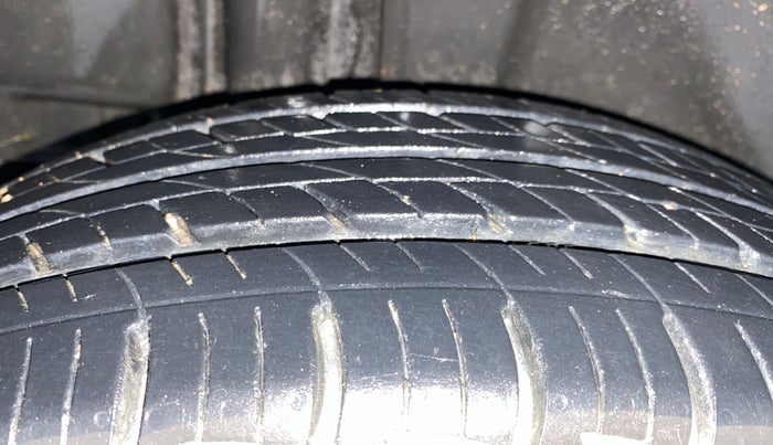 2020 Maruti Ciaz DELTA 1.5 SHVS MT PETROL, Petrol, Manual, 8,014 km, Right Rear Tyre Tread