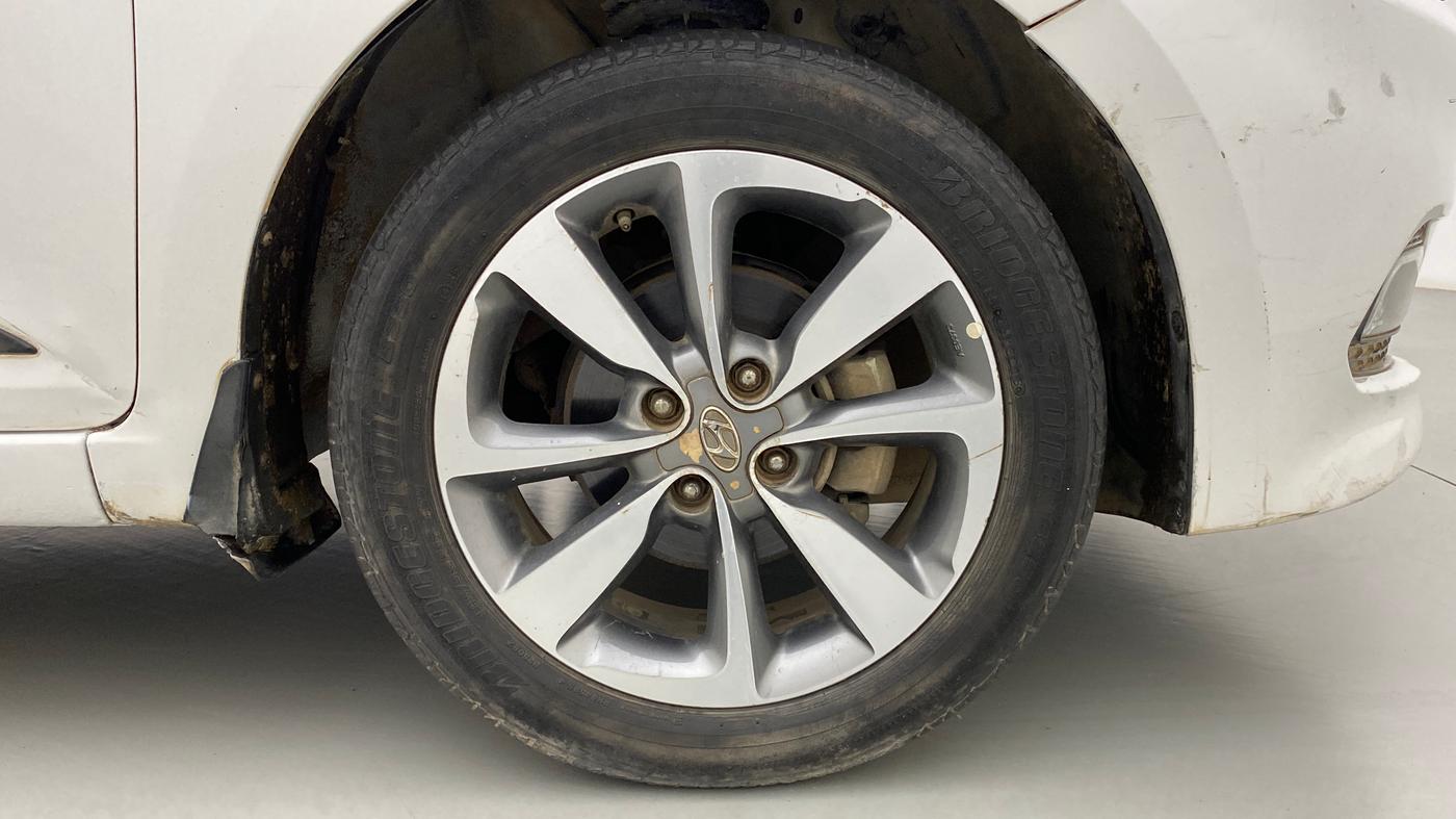 2015 Hyundai Elite i20 SPORTZ (O) 1.2, Petrol, Manual, 51,512 km, Right Front Wheel