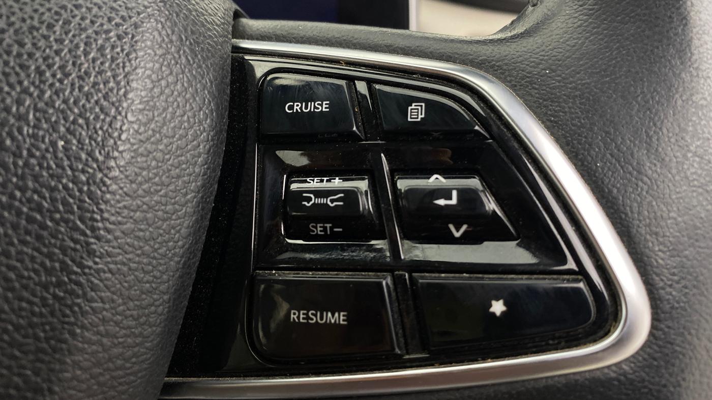 2021 Mahindra XUV700 AX 7 LUXURY P AT 7 STR, Petrol, Automatic, 79,856 km, Adaptive Cruise Control