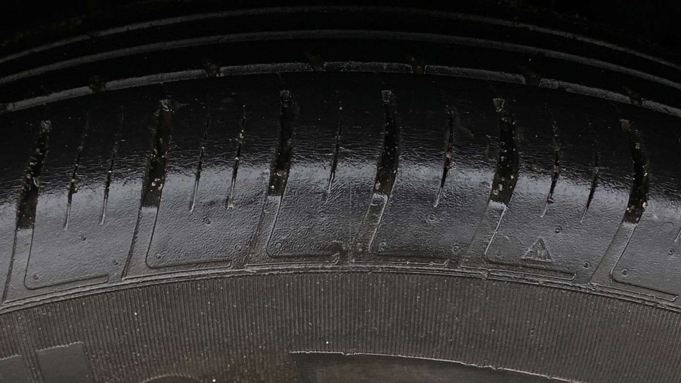 2021 Mahindra XUV700 AX 7 LUXURY P AT 7 STR, Petrol, Automatic, 79,856 km, Left Rear Tyre Tread