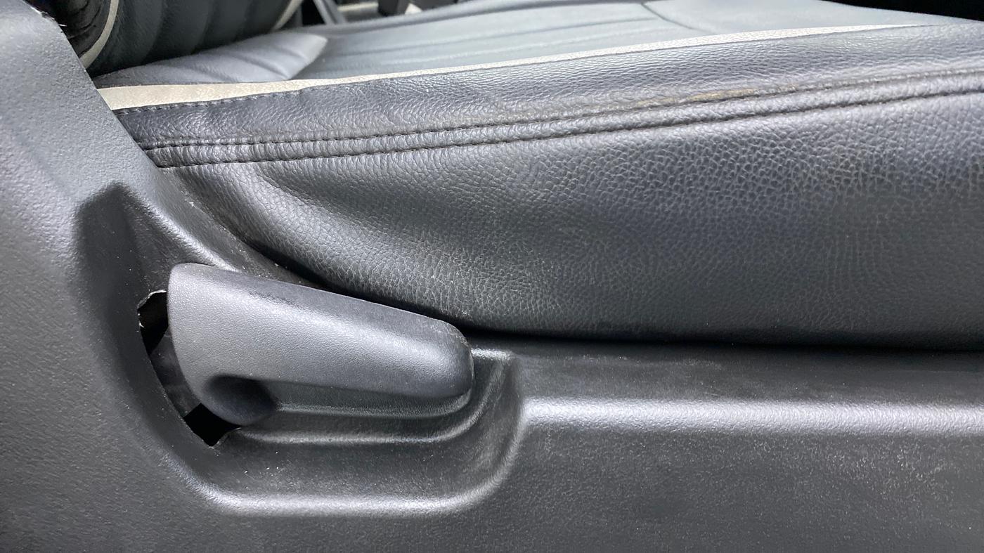 2017 Maruti Wagon R 1.0 VXI, Petrol, Manual, 41,326 km, Driver Side Adjustment Panel