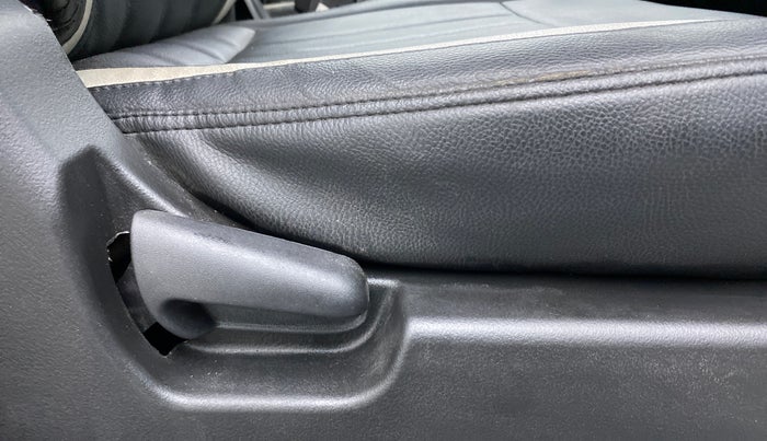2017 Maruti Wagon R 1.0 VXI, Petrol, Manual, 41,326 km, Driver Side Adjustment Panel