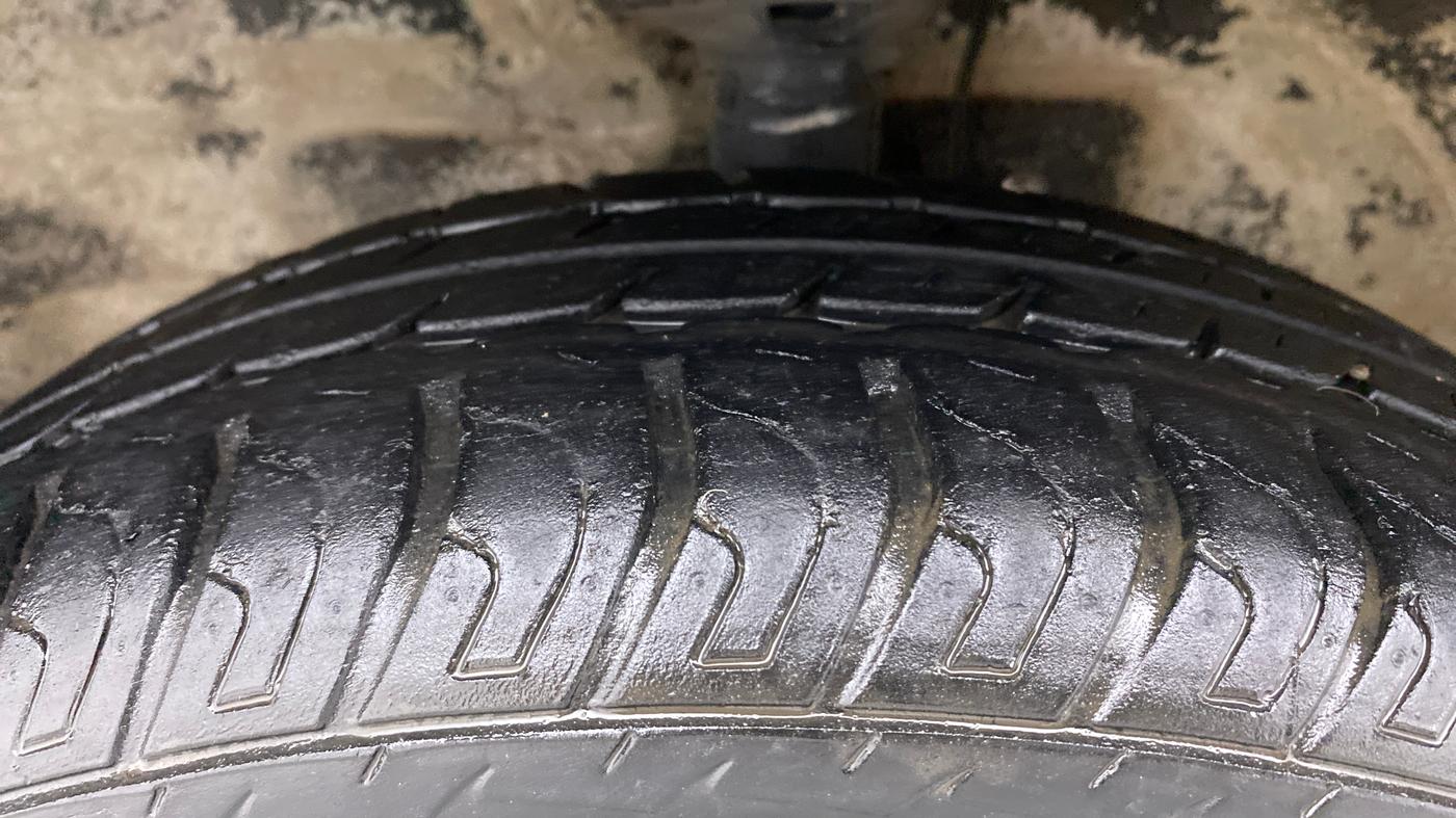 2017 Maruti Wagon R 1.0 VXI, Petrol, Manual, 41,326 km, Left Front Tyre Tread