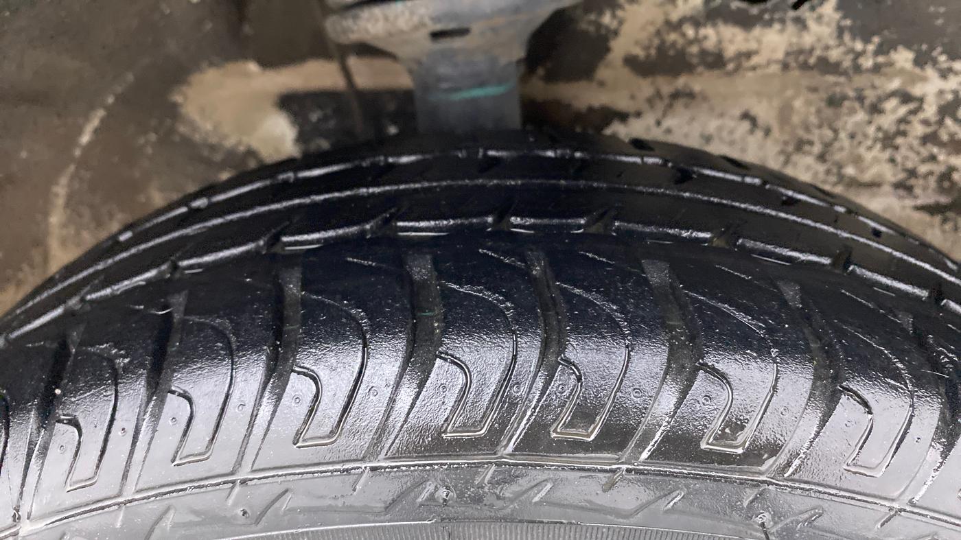 2017 Maruti Wagon R 1.0 VXI, Petrol, Manual, 41,326 km, Right Front Tyre Tread
