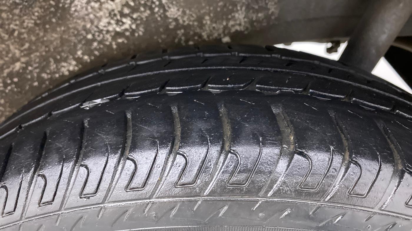 2017 Maruti Wagon R 1.0 VXI, Petrol, Manual, 41,326 km, Left Rear Tyre Tread