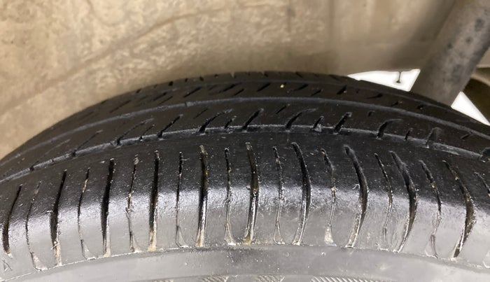 2014 Maruti Wagon R 1.0 LXI, Petrol, Manual, 84,432 km, Left Rear Tyre Tread