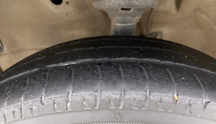 2014 Maruti Wagon R 1.0 LXI, Petrol, Manual, 84,432 km, Left Front Tyre Tread