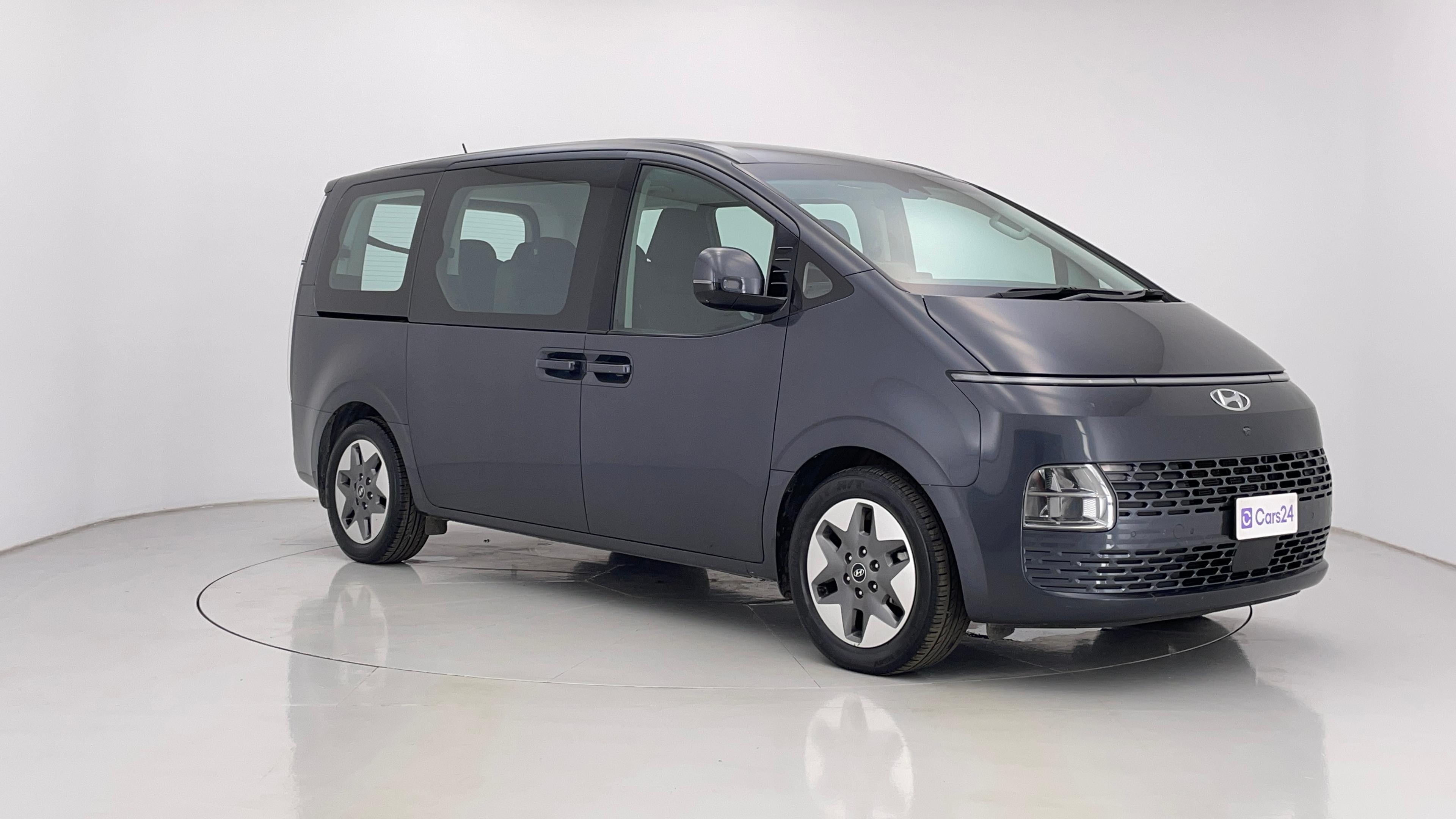 Hyundai Staria image