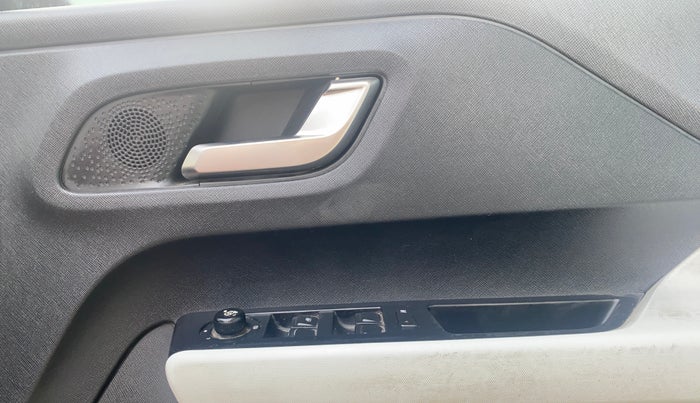 2021 Tata PUNCH CREATIVE  1.2 RTN DUAL TONE, Petrol, Manual, 30,276 km, Driver Side Door Panels Control