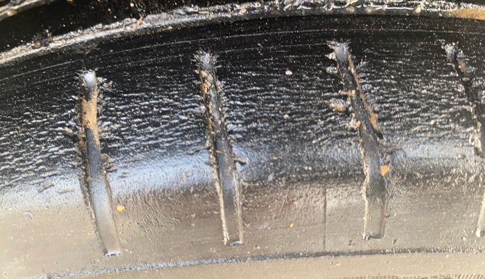 2021 Tata PUNCH CREATIVE  1.2 RTN DUAL TONE, Petrol, Manual, 30,276 km, Right Front Tyre Tread