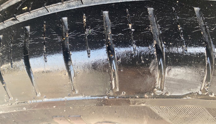 2021 Tata PUNCH CREATIVE  1.2 RTN DUAL TONE, Petrol, Manual, 30,276 km, Right Rear Tyre Tread