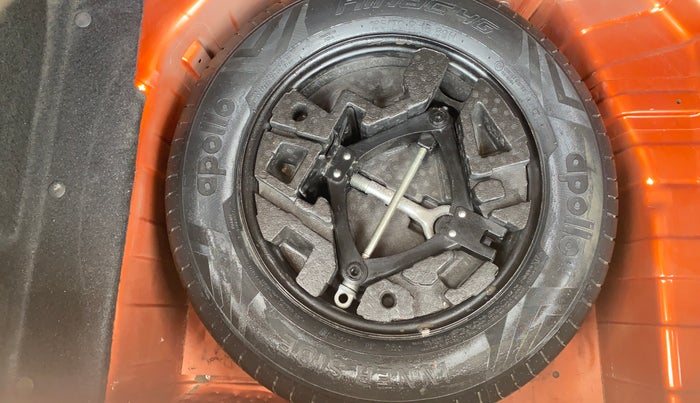 2021 Tata PUNCH CREATIVE  1.2 RTN DUAL TONE, Petrol, Manual, 30,276 km, Spare Tyre