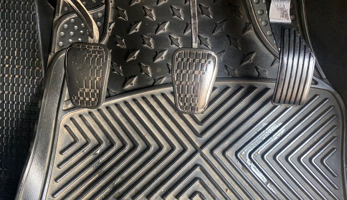 2021 Tata PUNCH CREATIVE  1.2 RTN DUAL TONE, Petrol, Manual, 30,276 km, Pedals