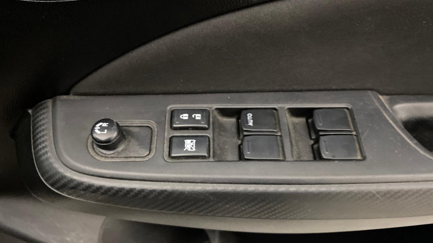 2018 Maruti Swift VXI, Petrol, Manual, 36,416 km, Driver Side Door Panels Control