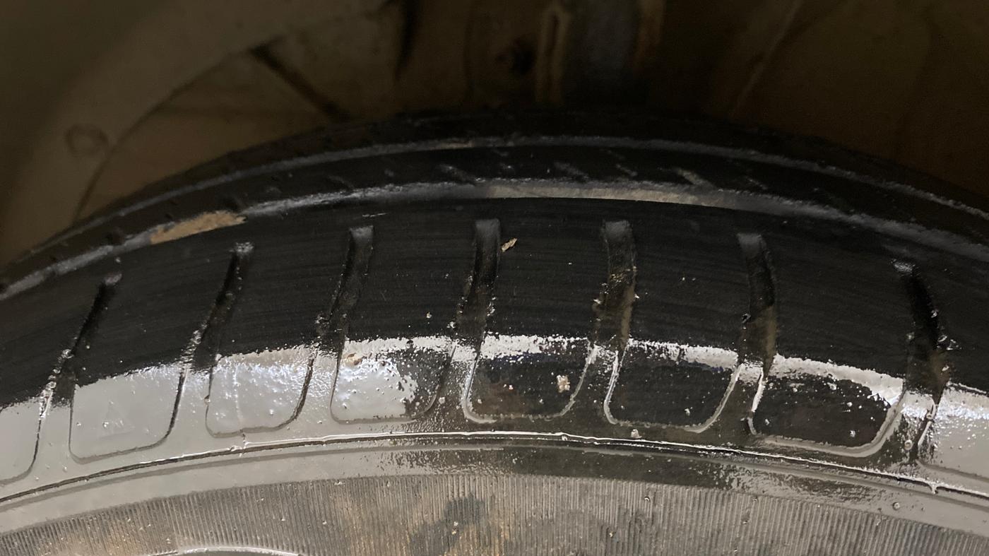 2018 Maruti Swift VXI, Petrol, Manual, 36,416 km, Left Front Tyre Tread