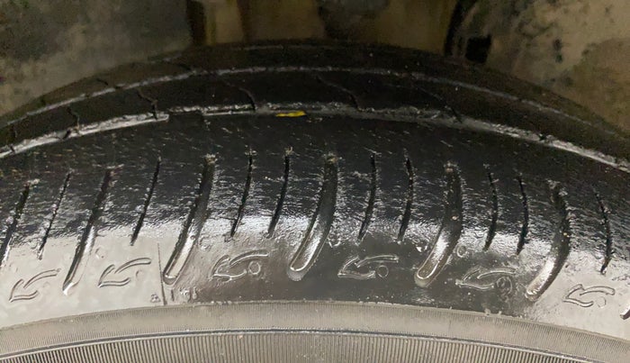 2020 Renault TRIBER RXZ AMT, Petrol, Automatic, 43,310 km, Left Front Tyre Tread