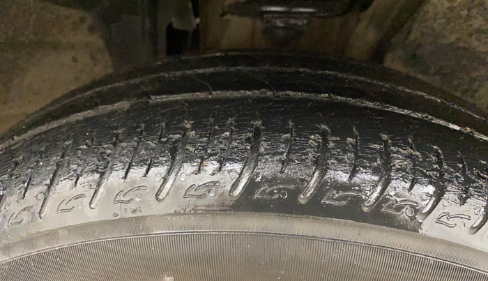 2020 Renault TRIBER RXZ AMT, Petrol, Automatic, 43,310 km, Right Front Tyre Tread