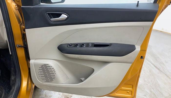 2020 Renault TRIBER RXZ AMT, Petrol, Automatic, 43,310 km, Driver Side Door Panels Control