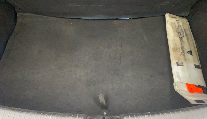 2013 Hyundai Grand i10 SPORTZ 1.1 CRDI, Diesel, Manual, 67,234 km, Boot Inside