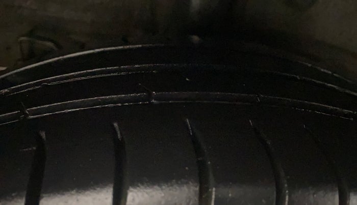 2013 Hyundai Grand i10 SPORTZ 1.1 CRDI, Diesel, Manual, 67,234 km, Right Rear Tyre Tread
