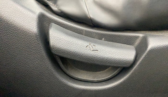 2013 Hyundai Grand i10 SPORTZ 1.1 CRDI, Diesel, Manual, 67,234 km, Driver Side Adjustment Panel