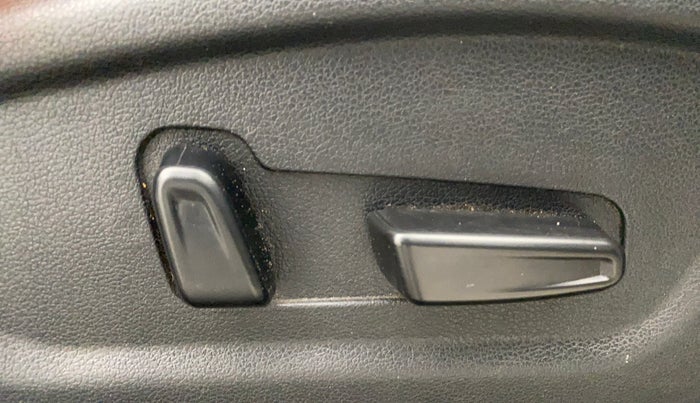 2022 Hyundai ALCAZAR PLATINUM 2.0 MT 7STR, Petrol, Manual, 30,173 km, Driver Side Adjustment Panel