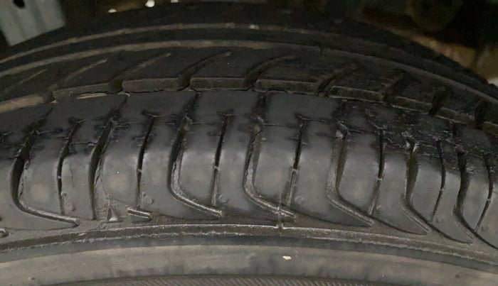 2012 Maruti Alto 800 LXI, Petrol, Manual, 27,449 km, Right Front Tyre Tread